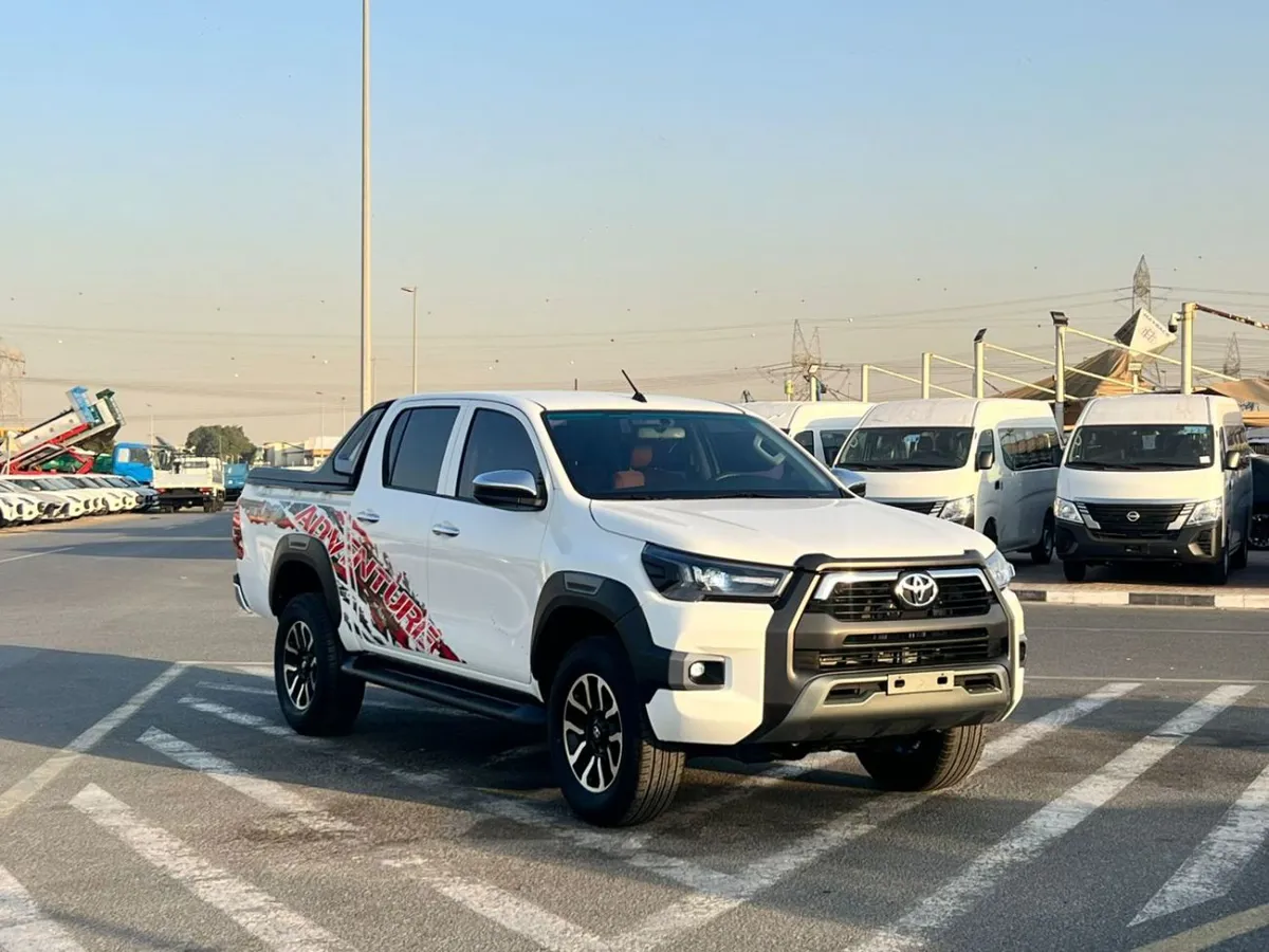 Toyota Hilux - фото 1