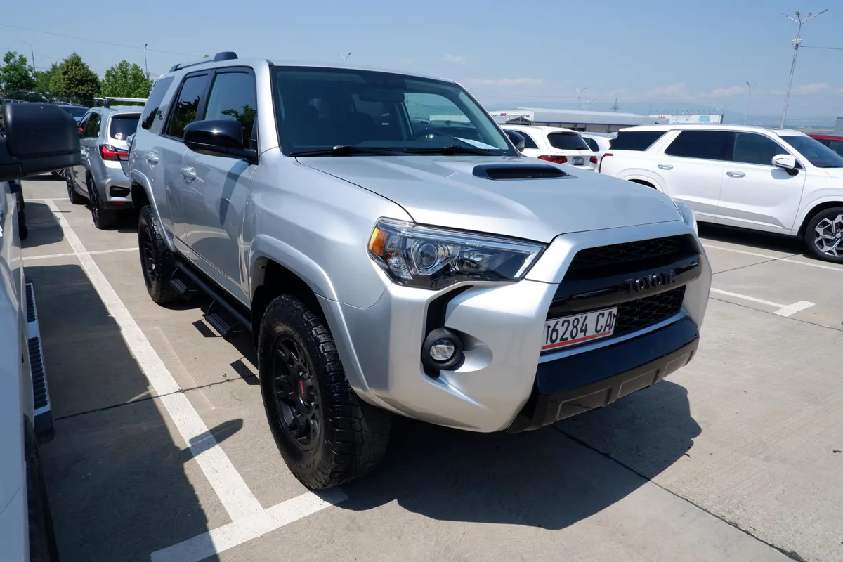 Toyota 4runner - фото 1
