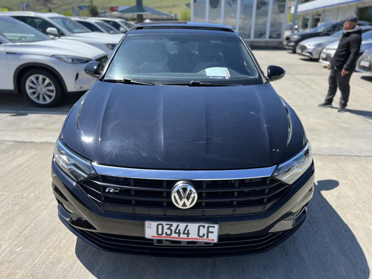 Volkswagen Jetta - фото 1