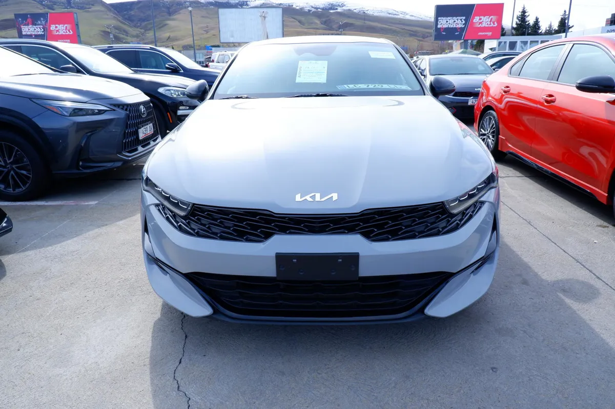 Kia K5 - фото 1