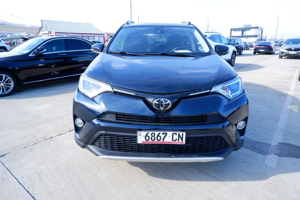 Toyota RAV 4 - фото 1
