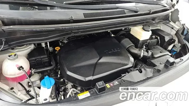 Hyundai Staria - фото 1