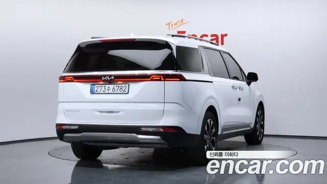 Kia Canival - фото 1