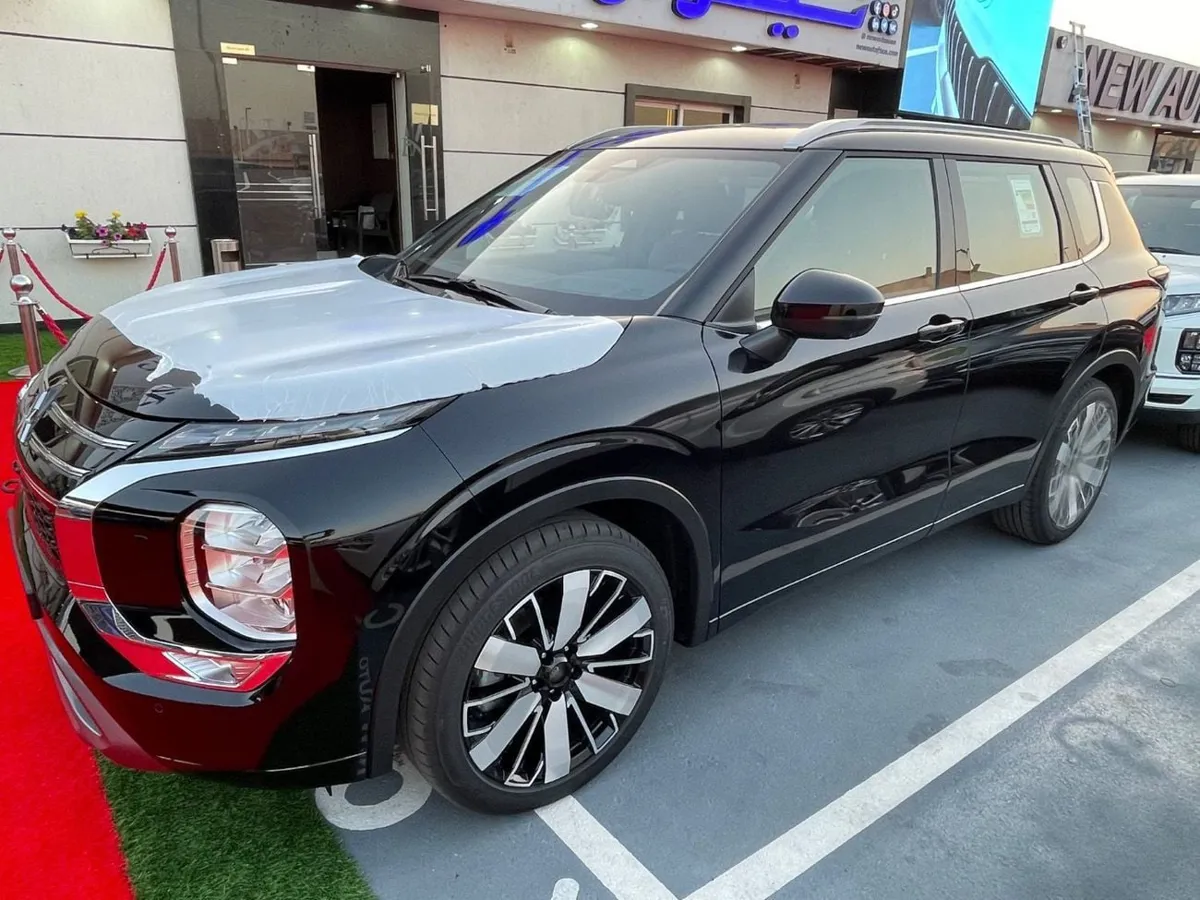 Mitsubishi Outlander - фото 1