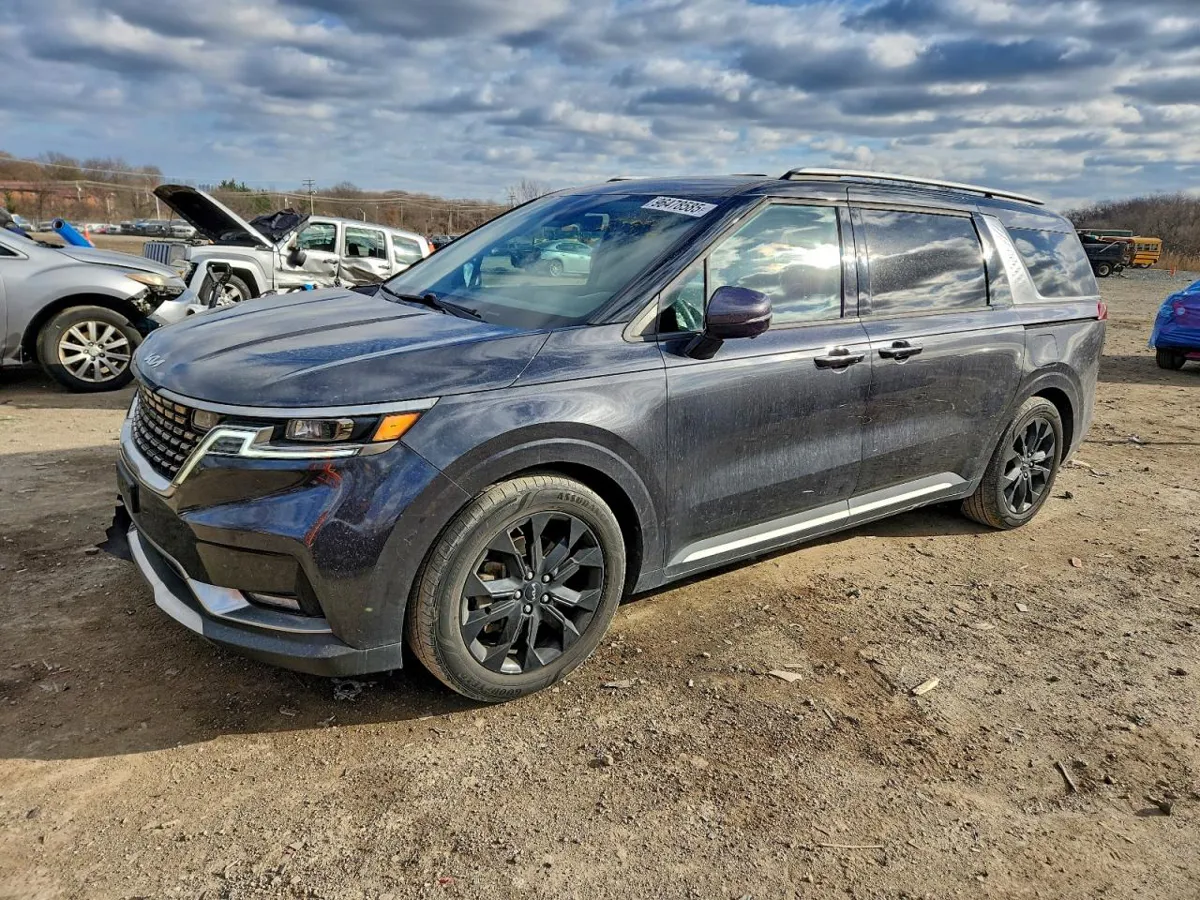 KIA CARNIVAL - фото 1