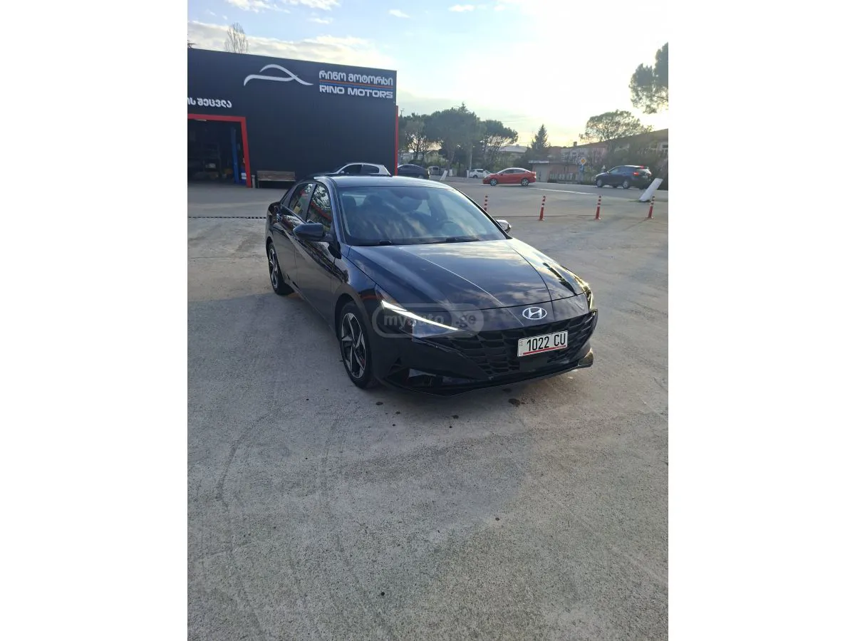 Hyundai Elantra - фото 1