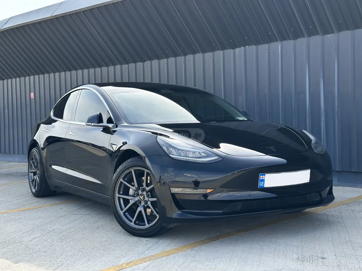 Tesla Model 3 - фото 1