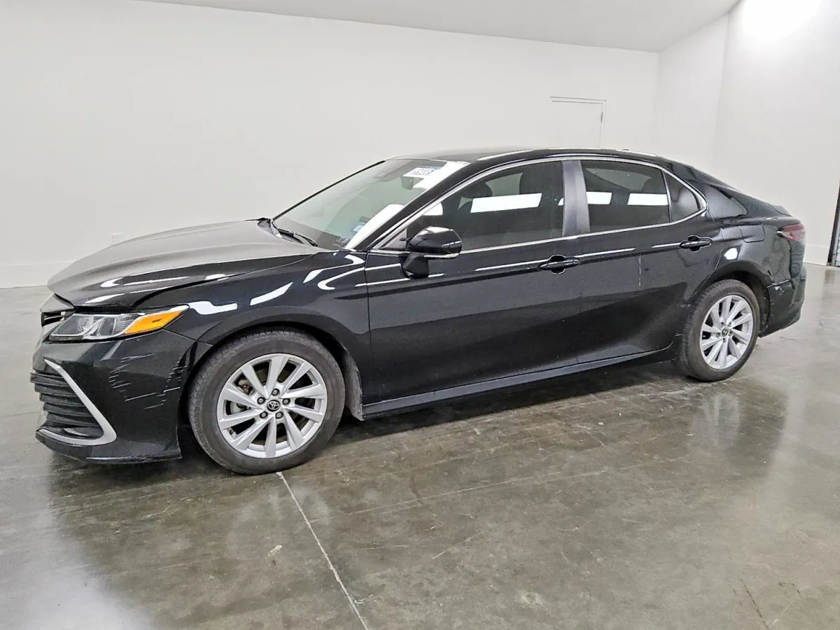 TOYOTA CAMRY - фото 1