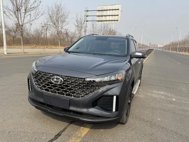 Hyundai ix35 - фото 1