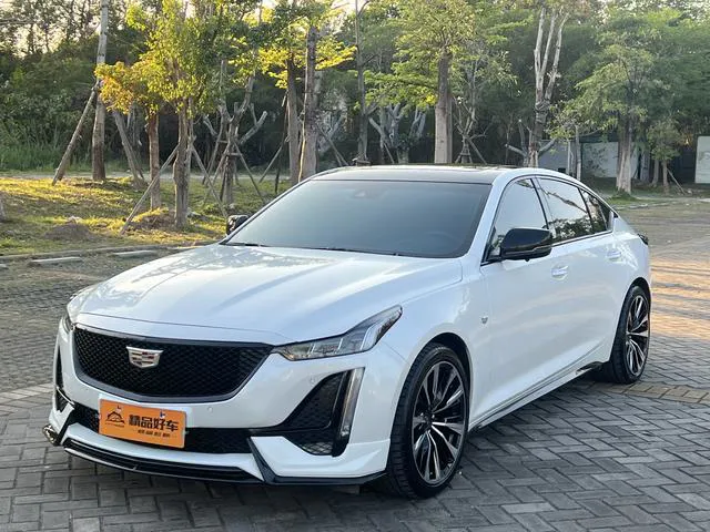 Cadillac CT5 - фото 1
