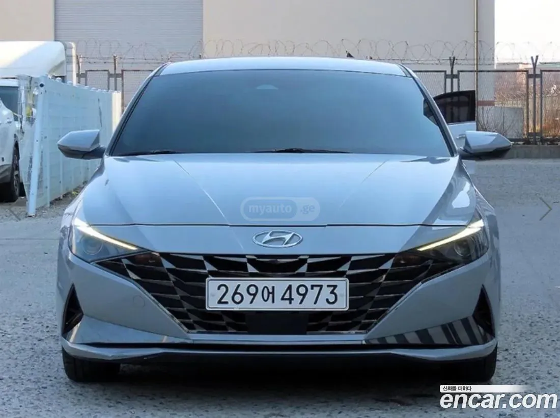 Hyundai Elantra - фото 1