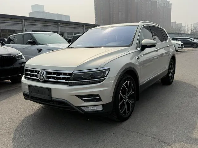 Volkswagen Tiguan L - фото 1