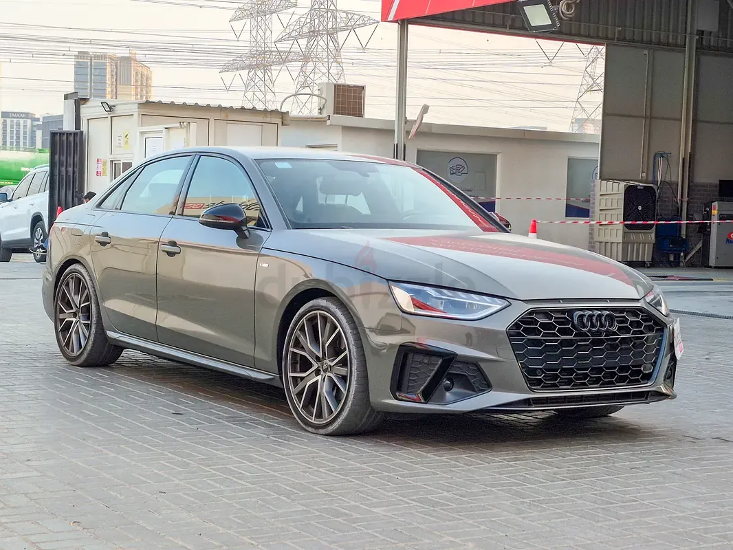 Audi A4 - фото 1