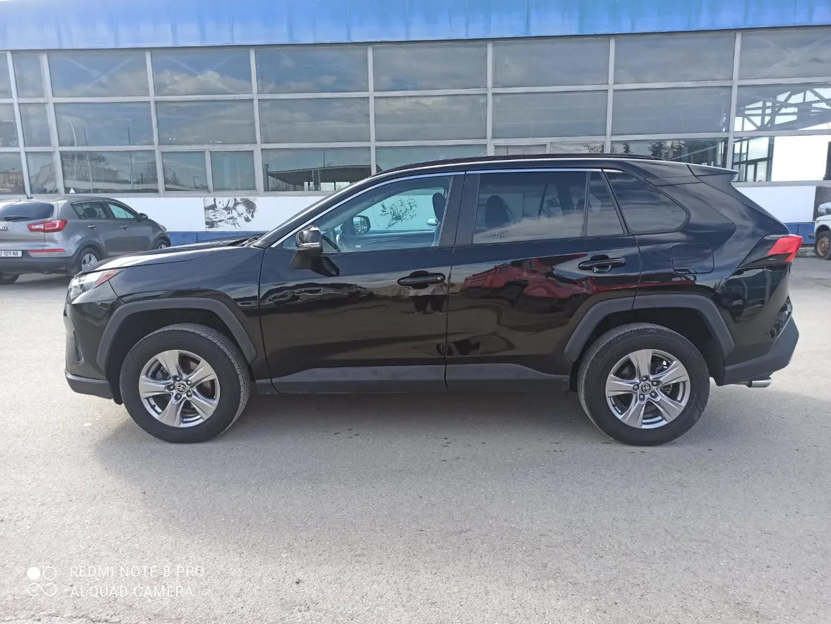 Toyota RAV 4 - фото 1
