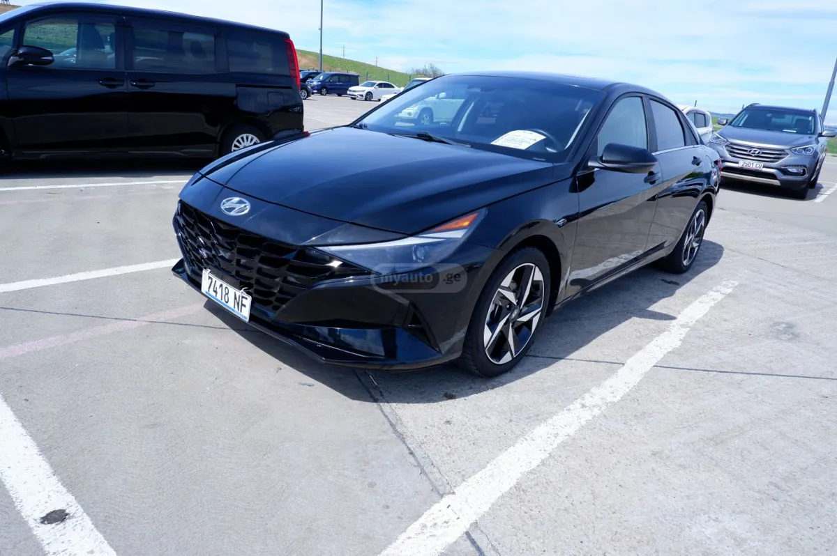 Hyundai Elantra - фото 1