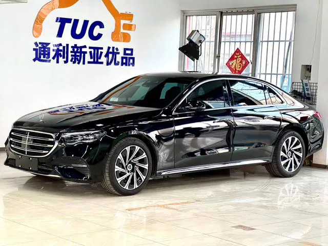 Mercedes-Benz E-Class - фото 1