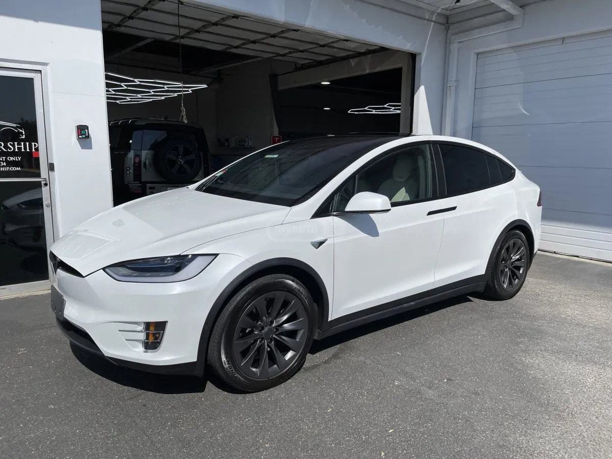 Tesla Model X - фото 1