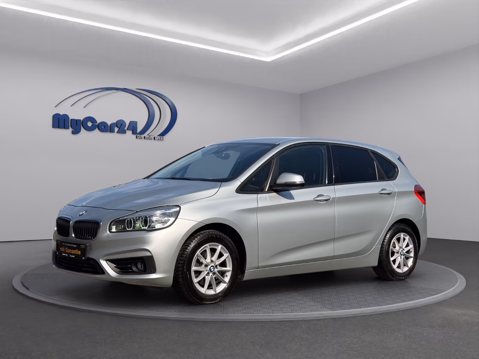 BMW 218 Active Tourer - фото 1
