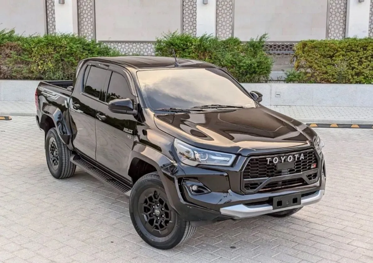 Toyota Hilux - фото 1