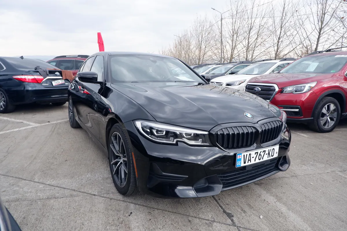 BMW 330 - фото 1