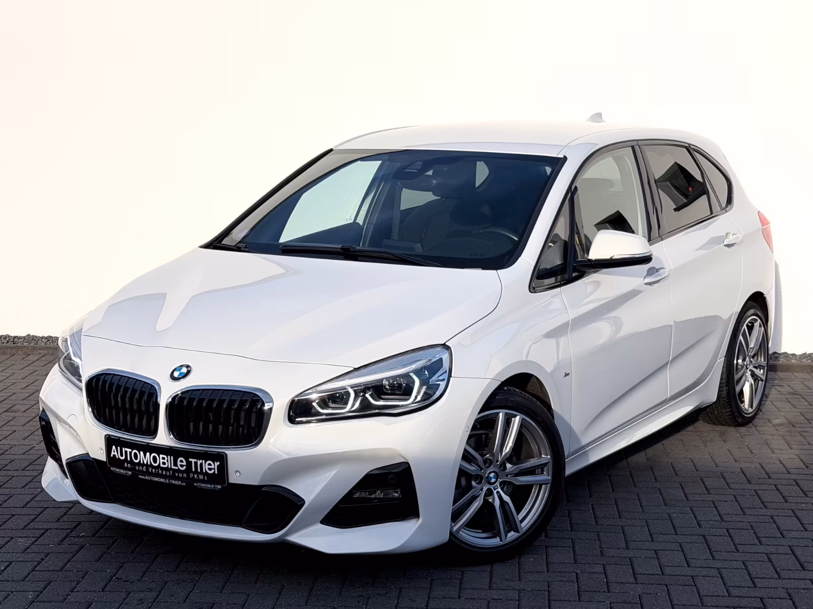 BMW 218 Active Tourer - фото 1