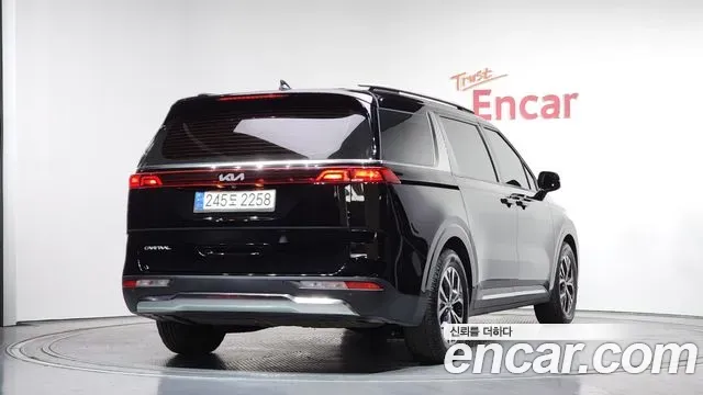 Kia Canival - фото 1