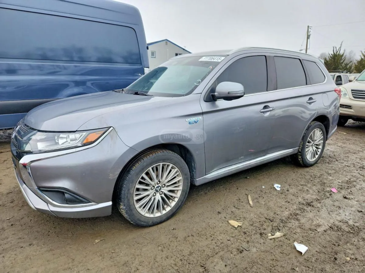 Mitsubishi Outlander - фото 1