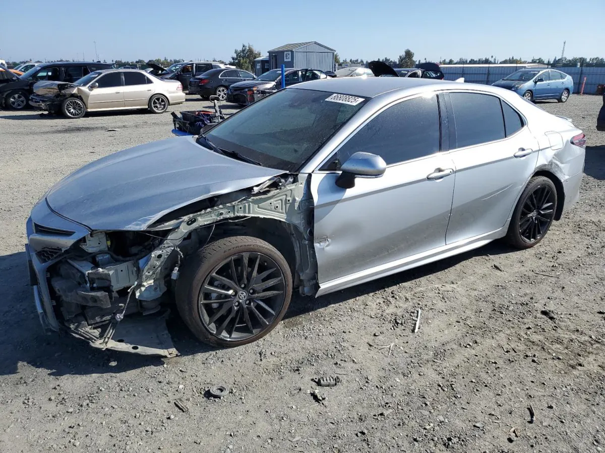 TOYOTA CAMRY - фото 1