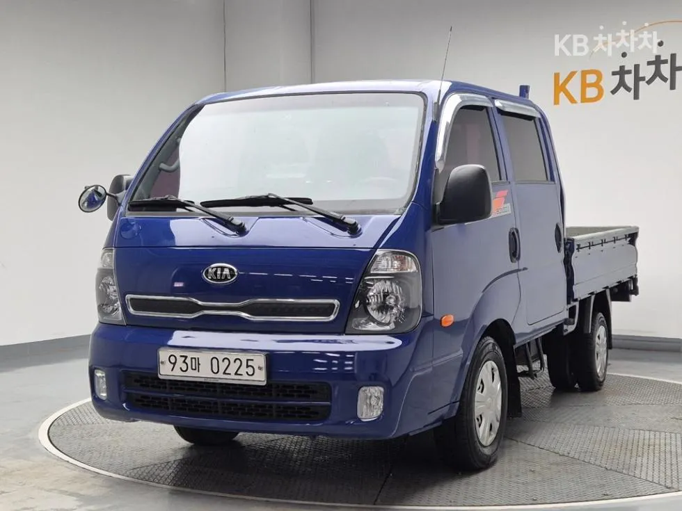 Kia 봉고3 1톤 초장축 더블캡 CRDi 럭셔리 - фото 1