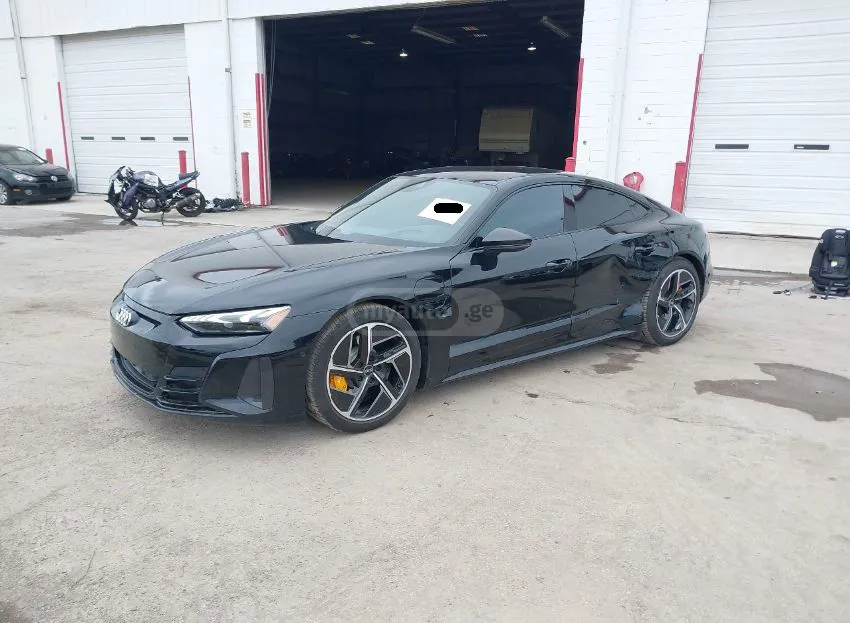 Audi E-Tron - фото 1