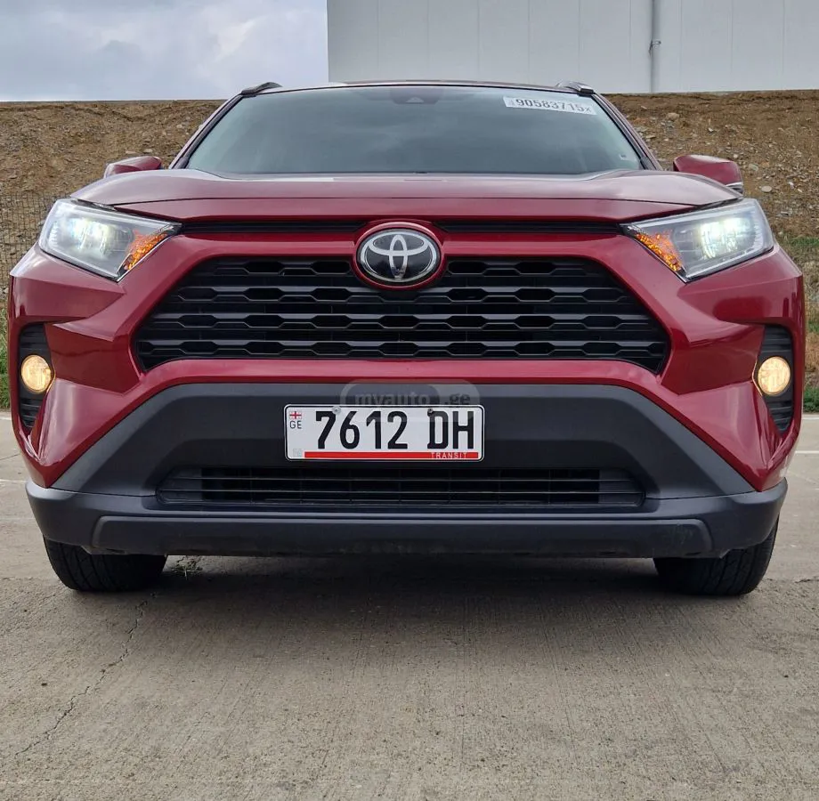 Toyota RAV 4 - фото 1