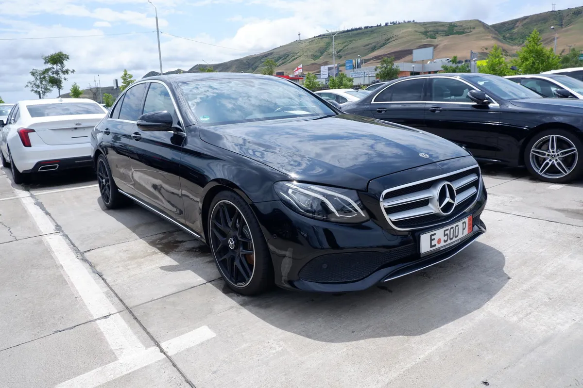 Mercedes-Benz E 220 - фото 1