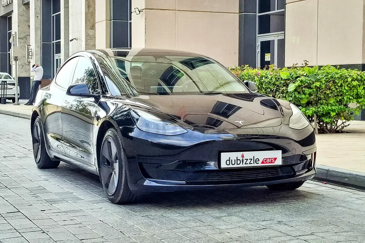 Tesla Model 3 - фото 1