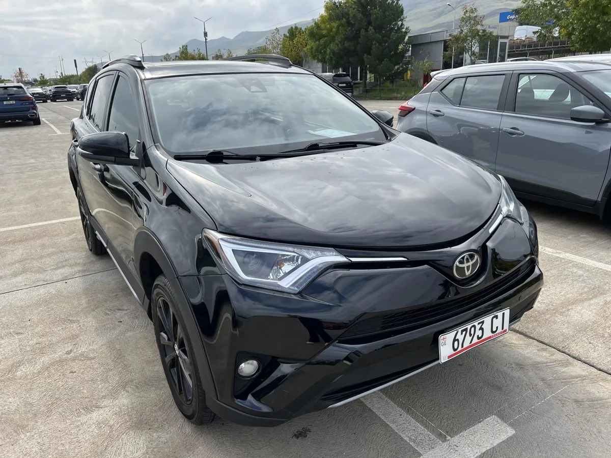 Toyota RAV 4 - фото 1