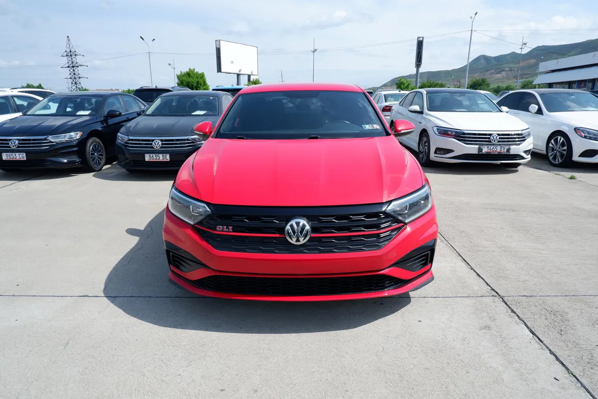 Volkswagen Jetta GLI - фото 1