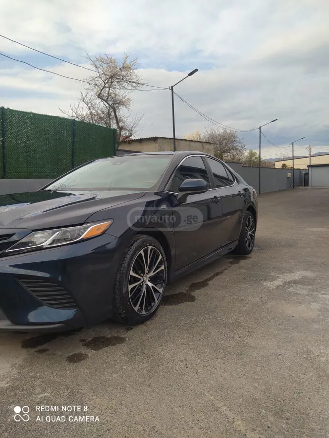 Toyota Camry - фото 1