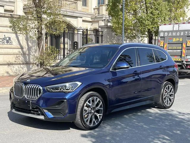 BMW X1 - фото 1