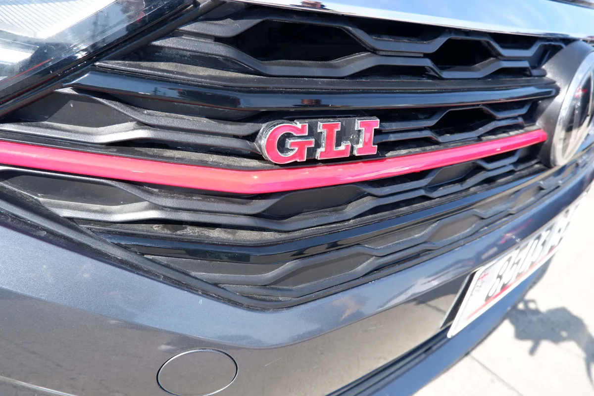 Volkswagen Jetta - фото 1