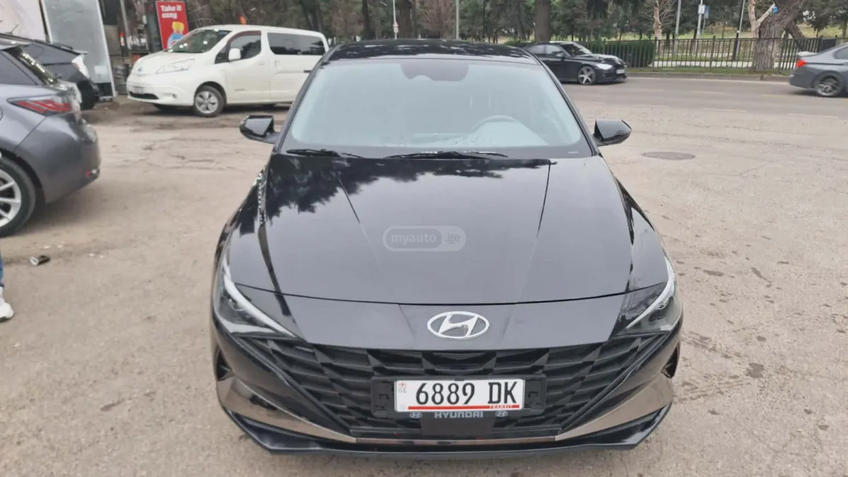 Hyundai Elantra - фото 1