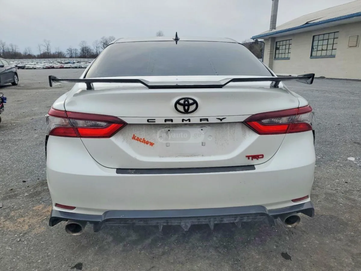 Toyota Camry - фото 1