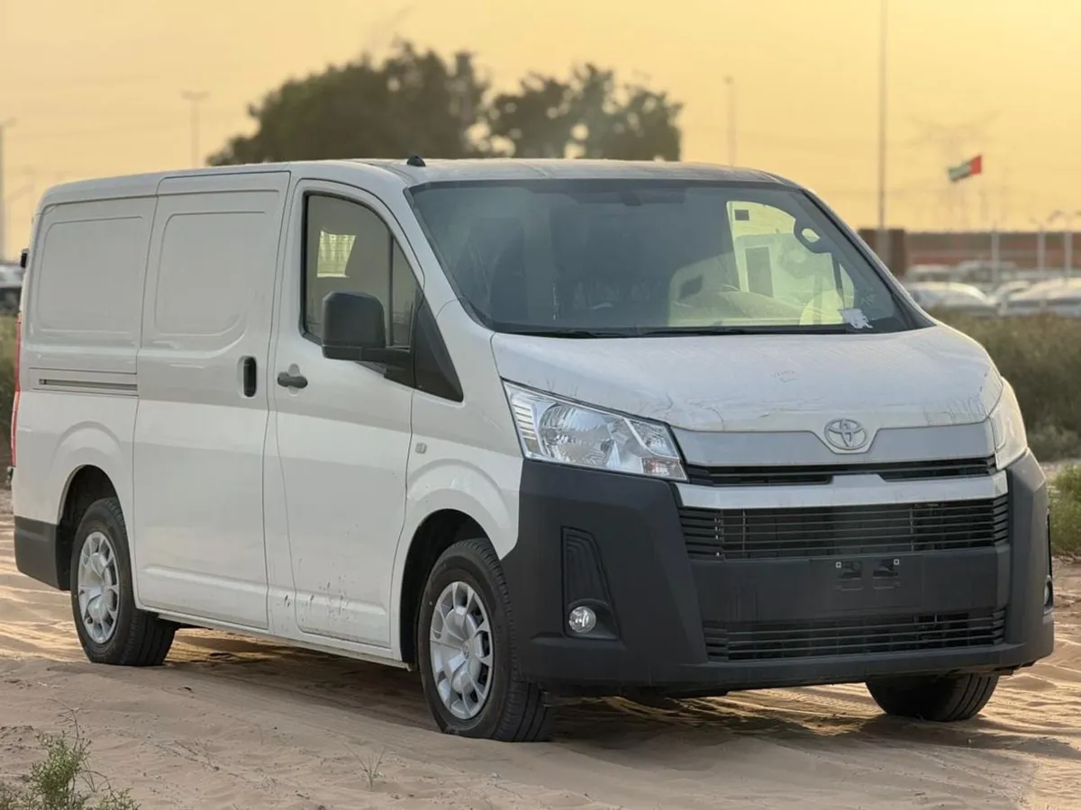 Toyota Hiace - фото 1