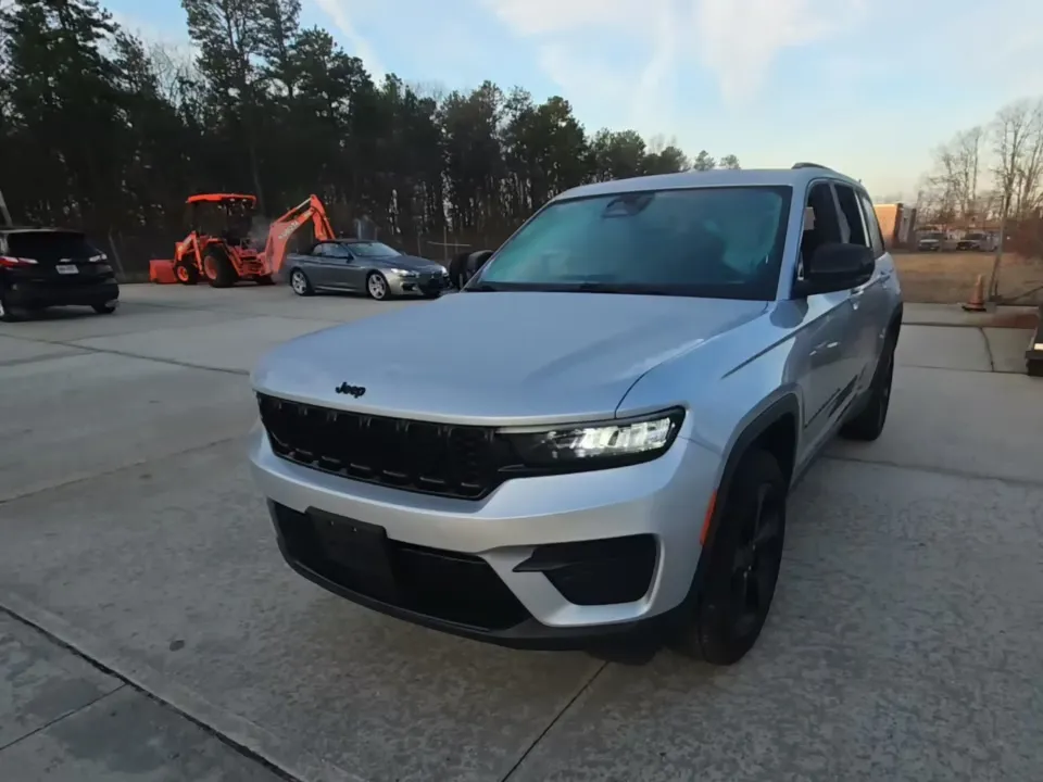 Jeep Grand Cherokee Altitude - фото 1