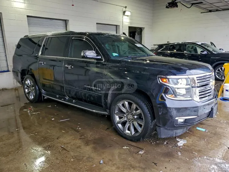 Chevrolet Suburban - фото 1