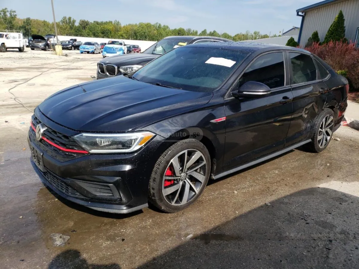 Volkswagen Jetta - фото 1