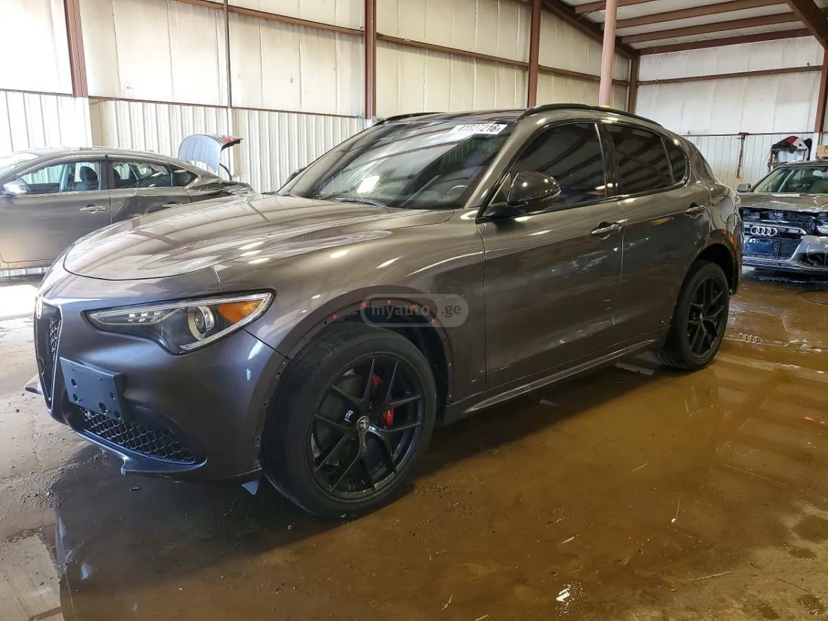 Alfa Romeo Stelvio - фото 1