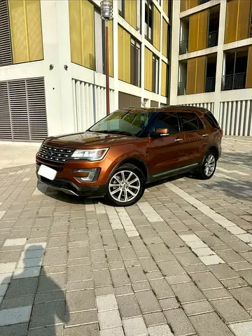 Ford Explorer - фото 1