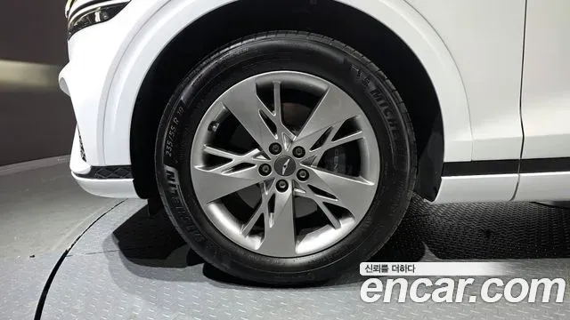 Genesis GV70 - фото 1