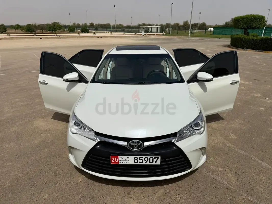 Toyota Camry - фото 1