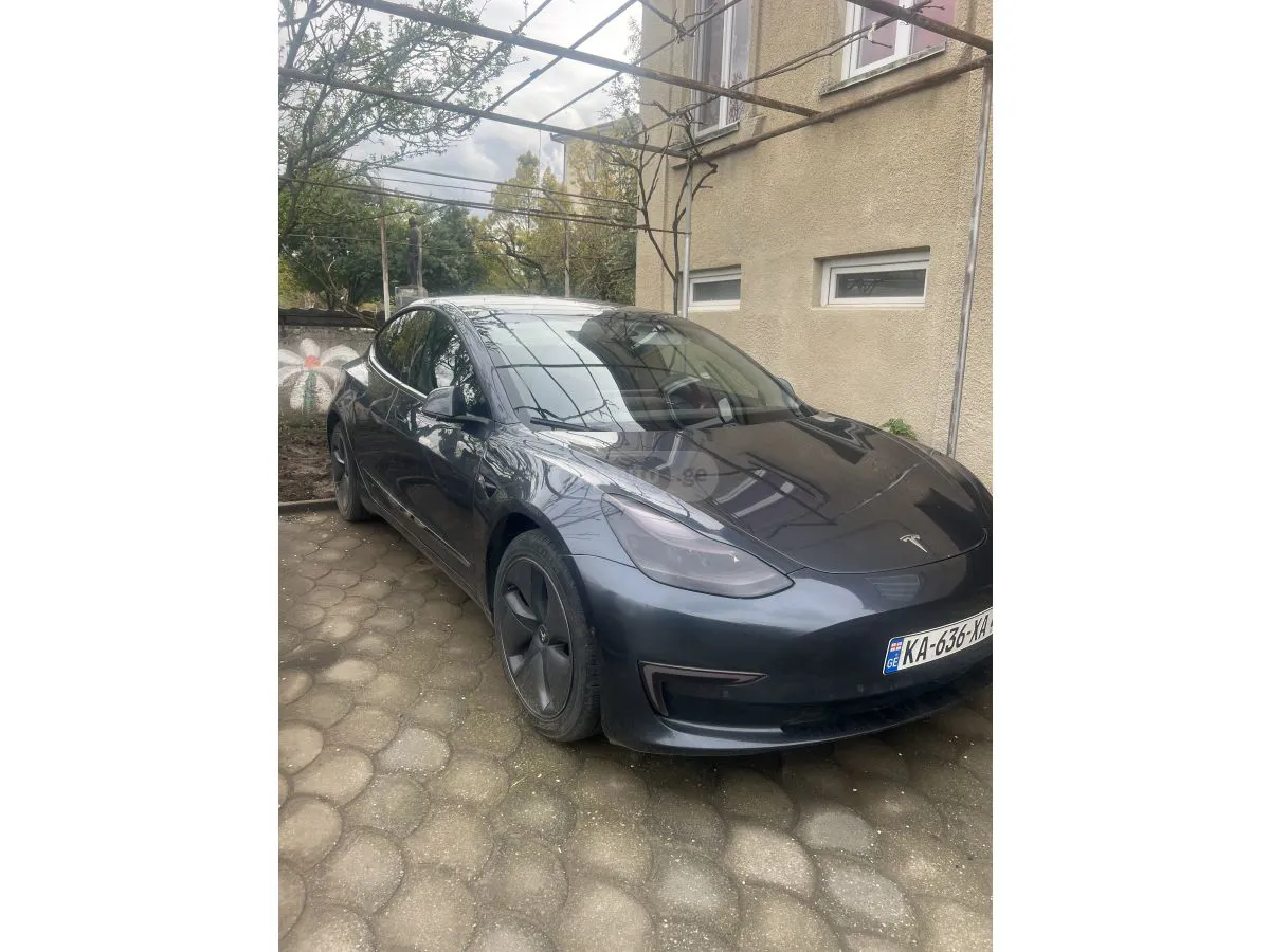 Tesla Model 3 - фото 1