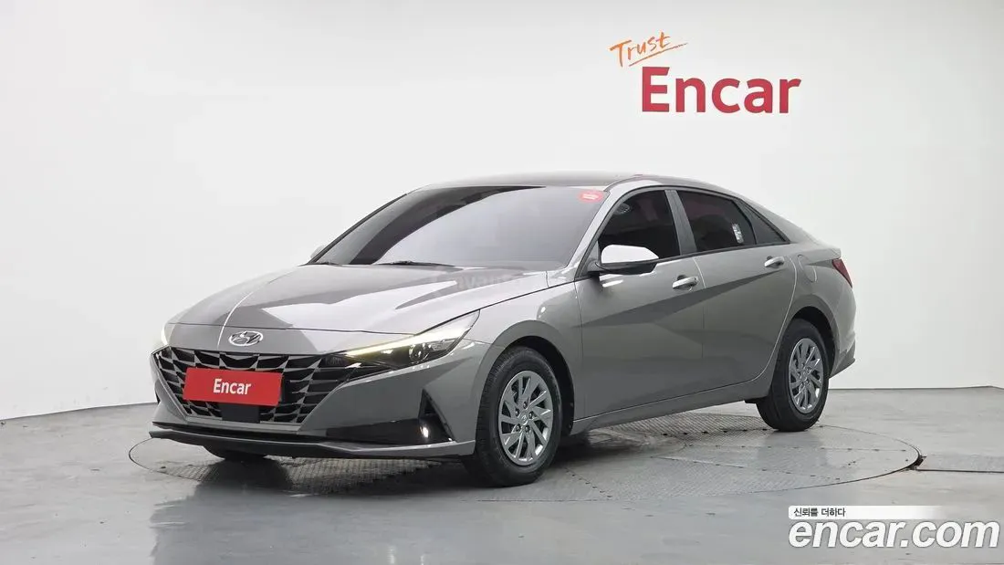 Hyundai Elantra - фото 1